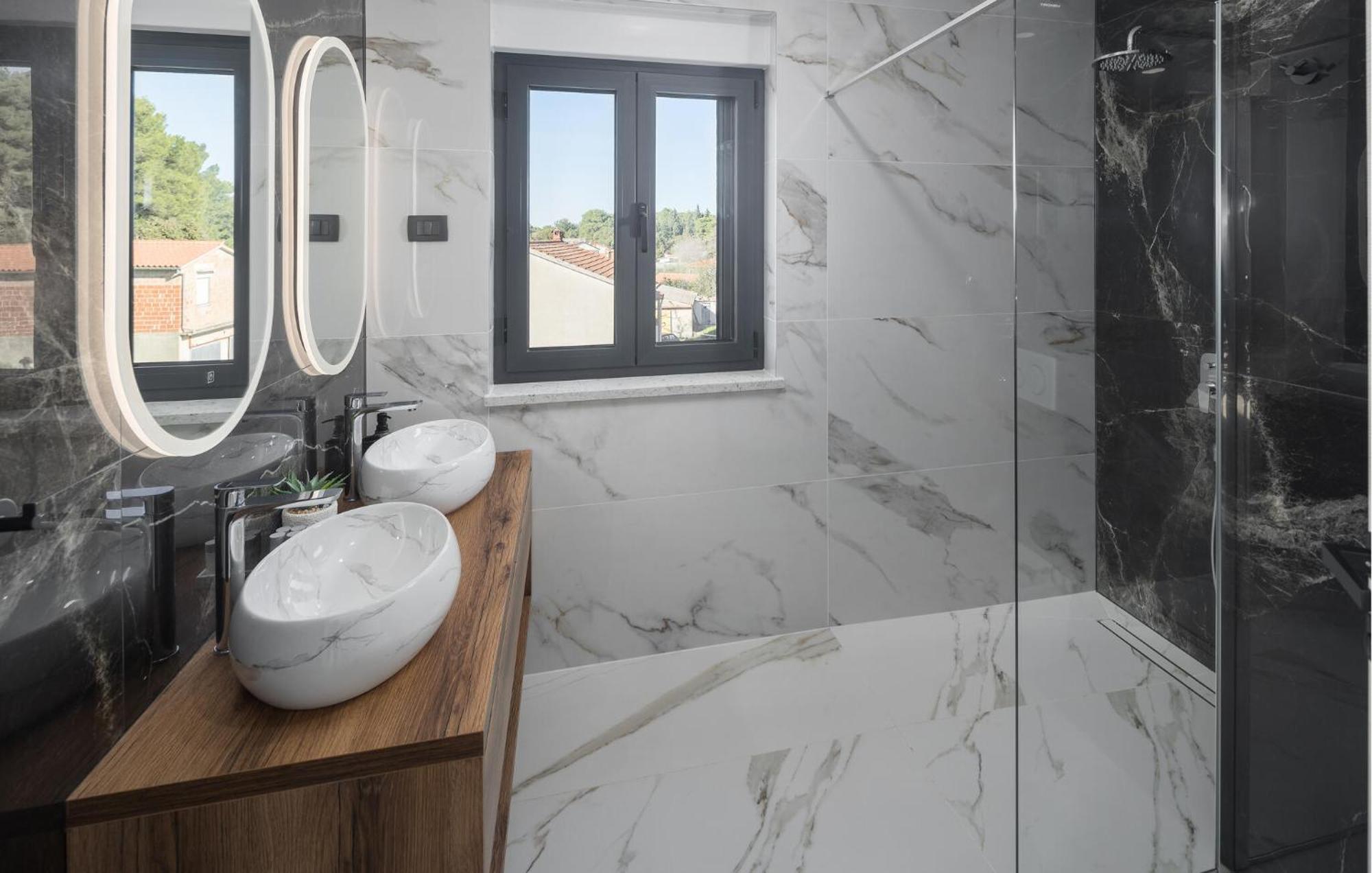 Beautiful In With House A Panoramic View Vikendica Pula