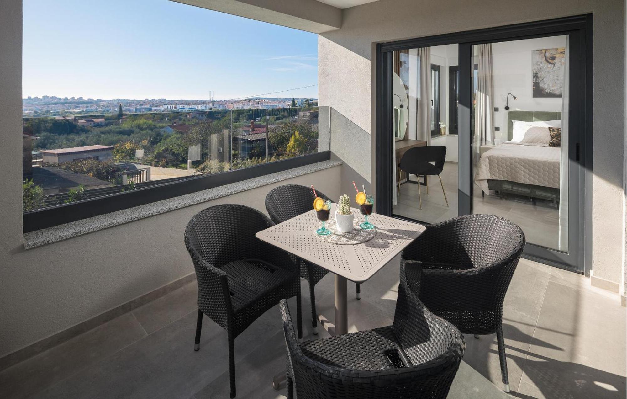 Beautiful In With House A Panoramic View * Pula