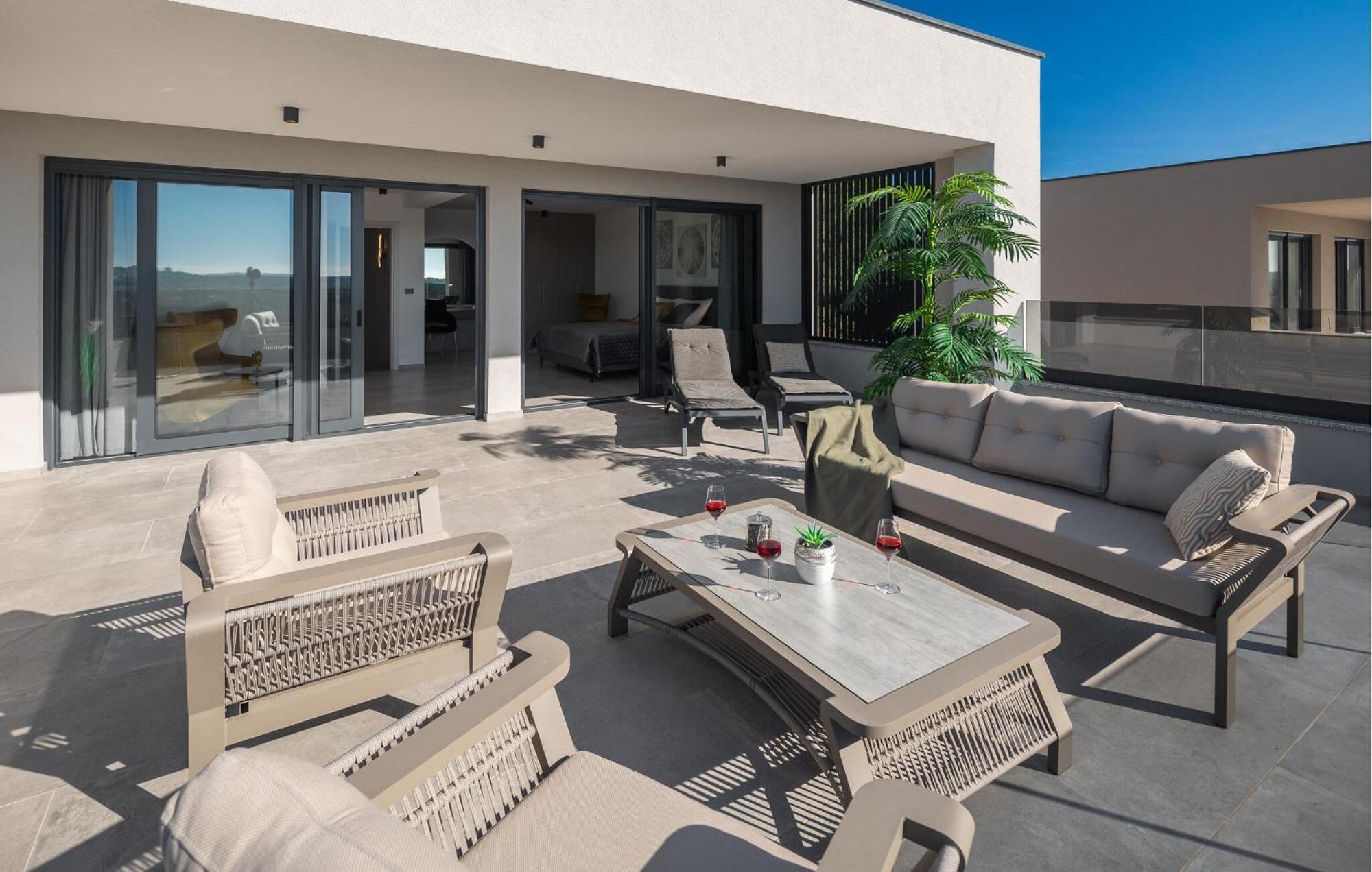 Beautiful In With House A Panoramic View *