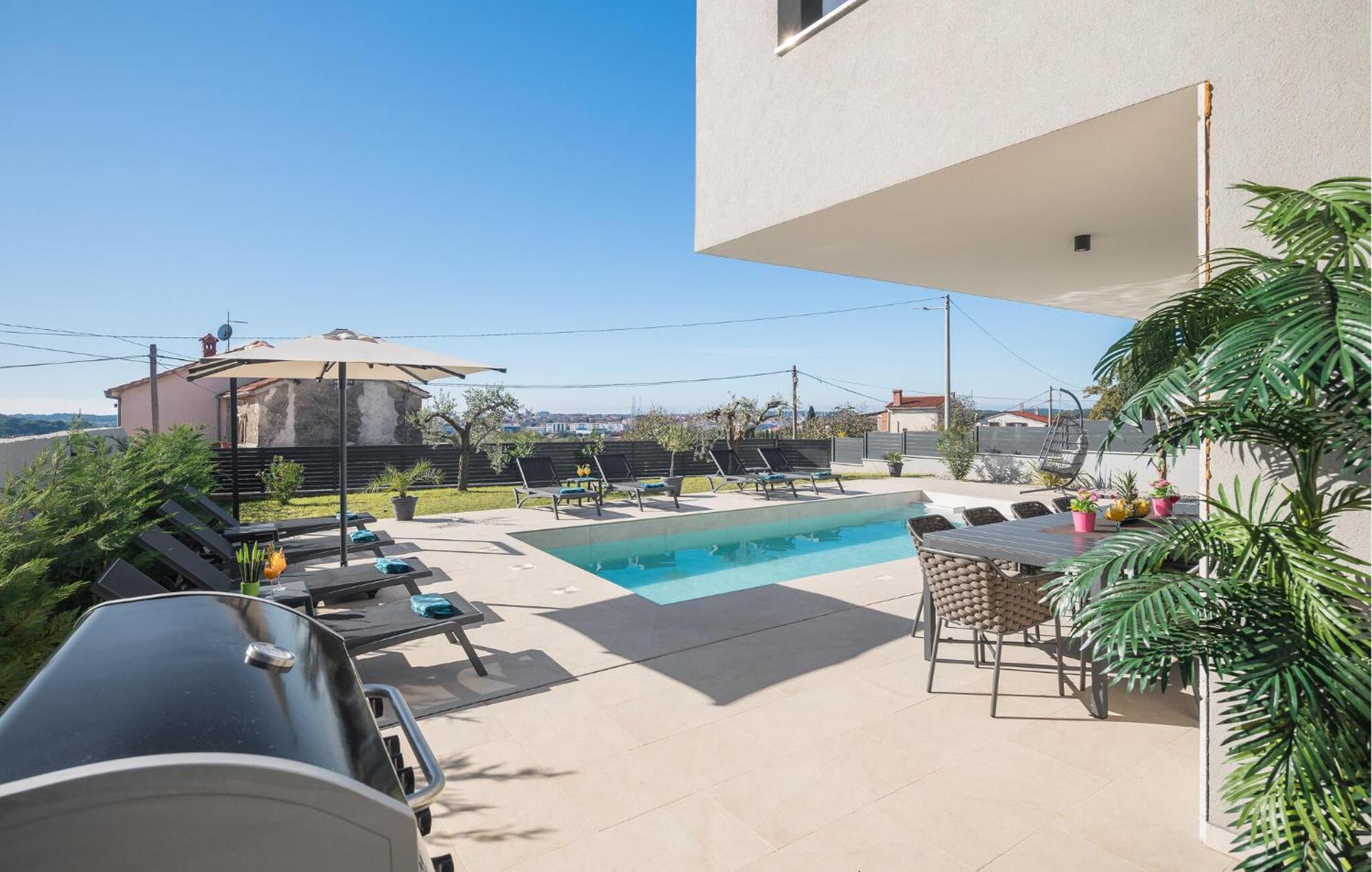 Beautiful In With House A Panoramic View *
