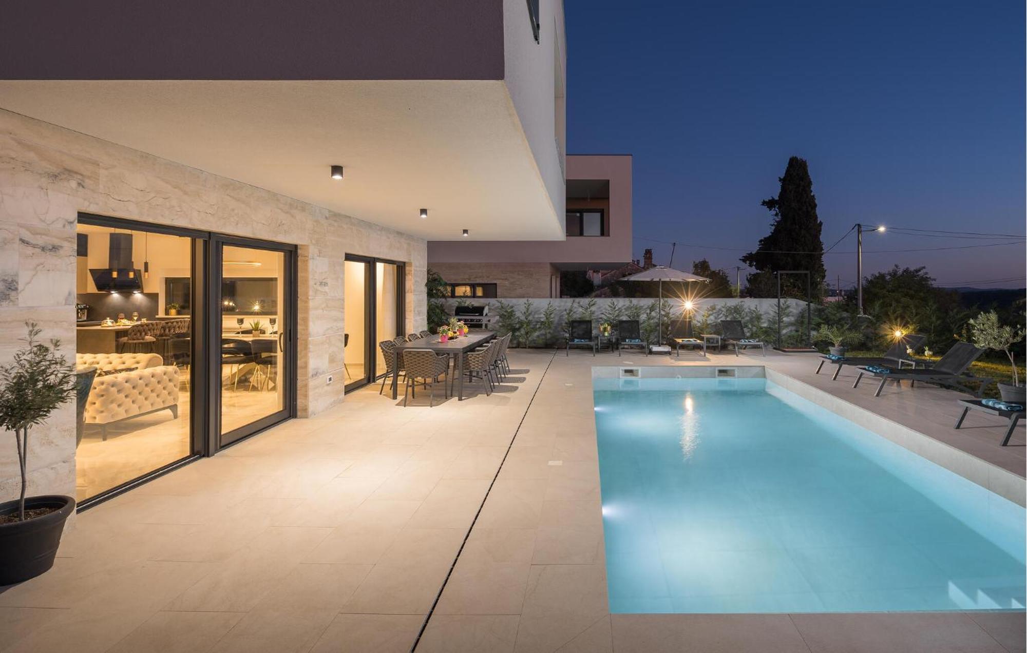 Beautiful In With House A Panoramic View *