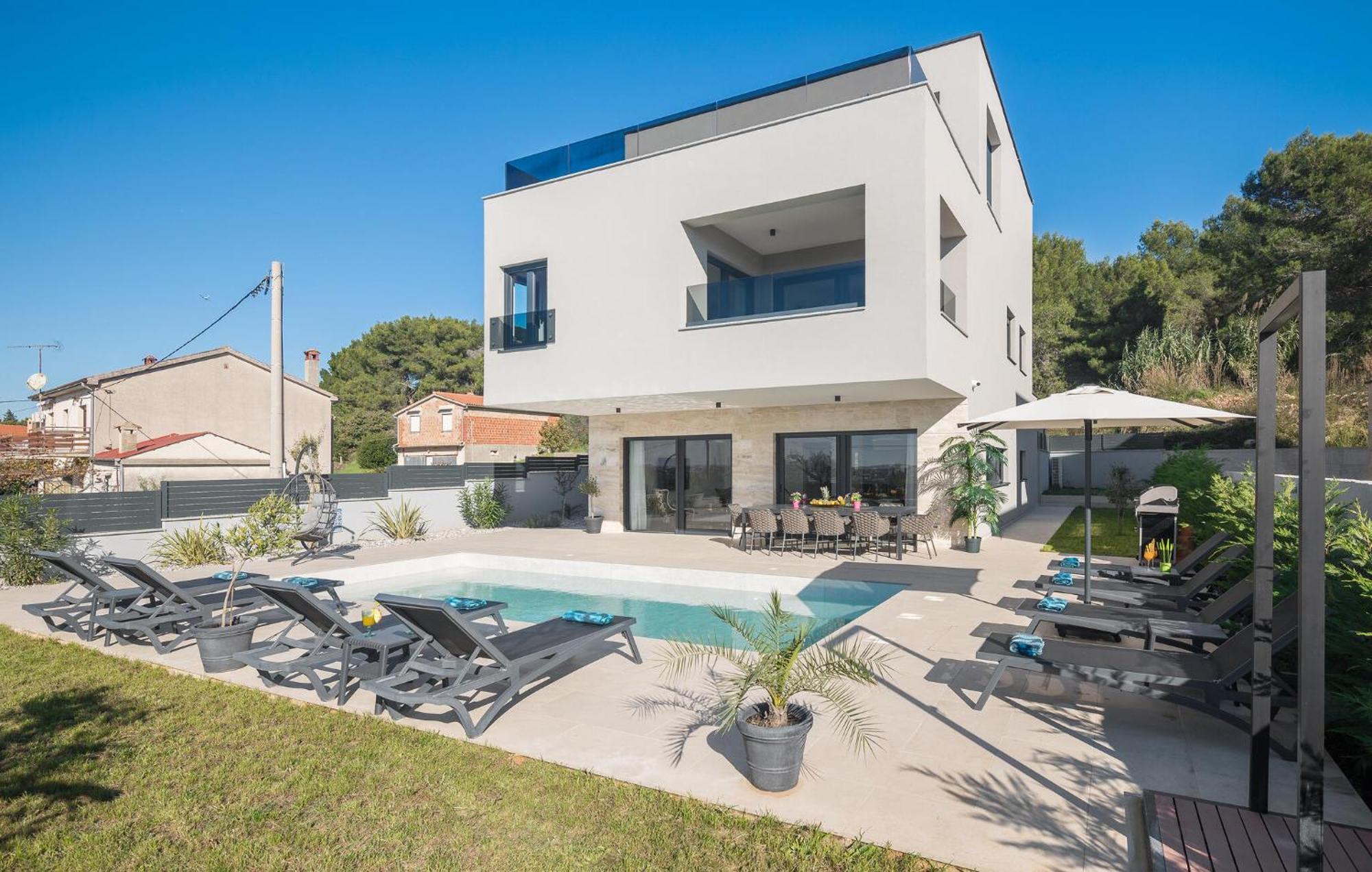 Beautiful In With House A Panoramic View * Pola